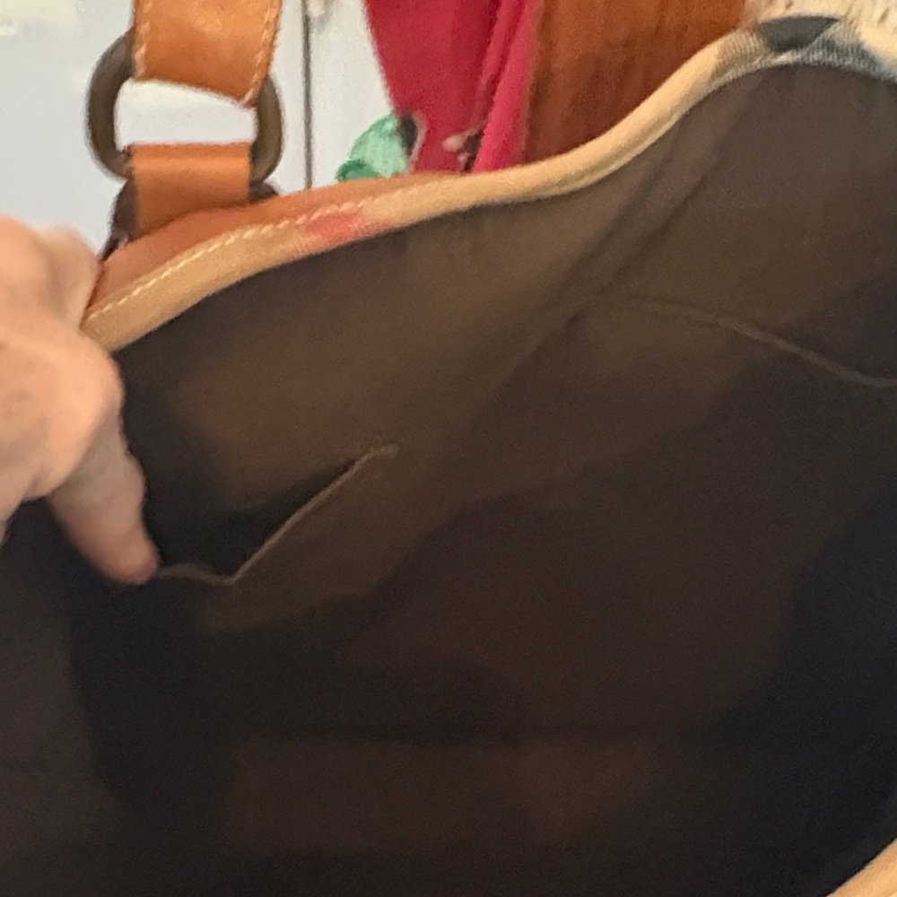 Burberry 💯 Leather Tote Bag - Picture 11 of 16